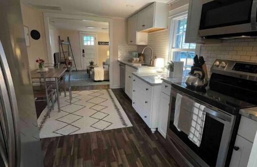 Edenton Casa | Cheerful 2-bedroom Edenton bungalow getaway