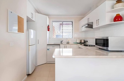 South Penrith Casa | Cheerful 3 bedroom house with free parking