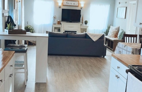 Lakeview Casa | Cheerful 3-Bedroom Home with Indoor Fireplace