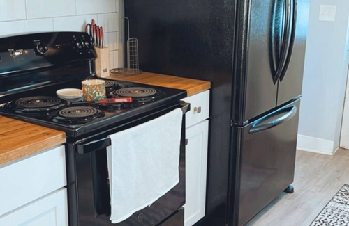 Lakeview Casa | Cheerful 3-Bedroom Home with Indoor Fireplace