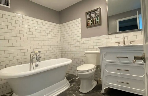 Chester Casa | Cheerful 3 bedroom home free parking on premise