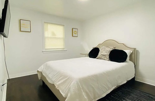 Chester Casa | Cheerful 3 bedroom home free parking on premise