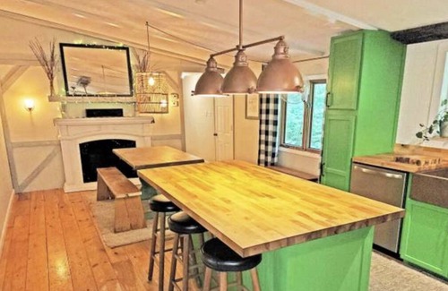 Groton Casa | Cheerful 4 bedroom, 2 bath house