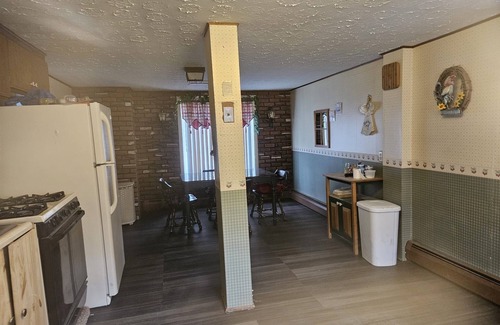 Robertsdale Casa | CHEERFUL 4 BEDROOMS GETAWAY HOME NEAR LAKE