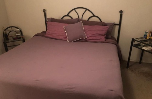 Austin Casa | Cheerful bedroom free parking approx 15 mins to downtown Chicago!
