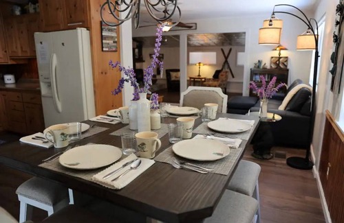 Pauma Valley Cabina | Cheerful Bluebird Crest Cabin with indoor fireplace
