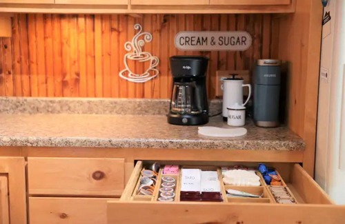Pauma Valley Cabina | Cheerful Bluebird Crest Cabin with indoor fireplace
