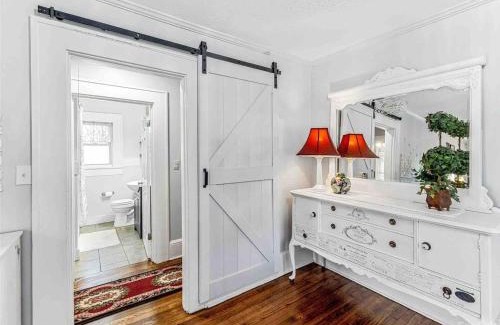 Woodfin Casa | Cheerful Cottage Retreat with Quick Downtown Access