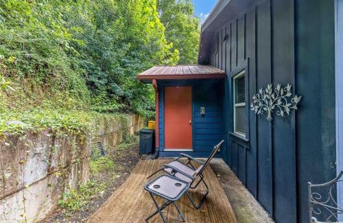 Woodfin Casa | Cheerful Cottage Retreat with Quick Downtown Access