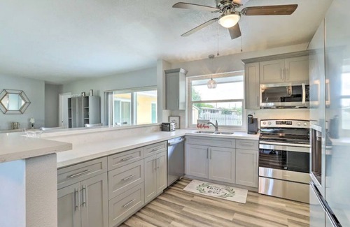 Golden Glades Casa | Cheerful Miami Escape w/ Lake Access