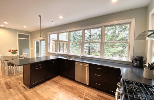 West Lafayette Casa | Cheerful Spacious 4 bd Home Walks to Purdue, Sports, and Golf, & Game Arcade!