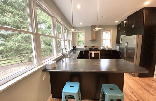 West Lafayette Casa | Cheerful Spacious 4 bd Home Walks to Purdue, Sports, and Golf, & Game Arcade!