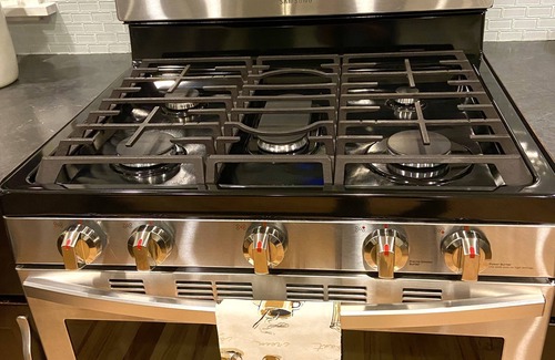 West Lafayette Casa | Cheerful Spacious 4 bd Home Walks to Purdue, Sports, and Golf, & Game Arcade!