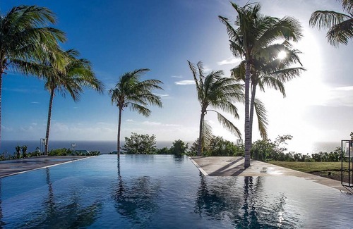 Gouverneur Villa | Chef included by Fantasia Villas: Maison Blanc Bleu