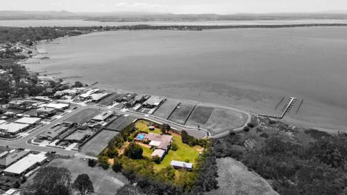 Eagle Point Casa | Chenu Lakeside Homestead