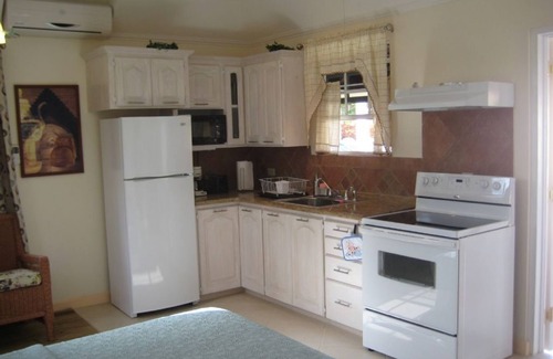 Marine Gardens Cabaña | Cherry Garden Villa Cottage pool in the desirable Rockley Beach location
