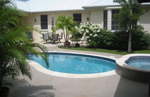 Marine Gardens Cabaña | Cherry Garden Villa Cottage pool in the desirable Rockley Beach location