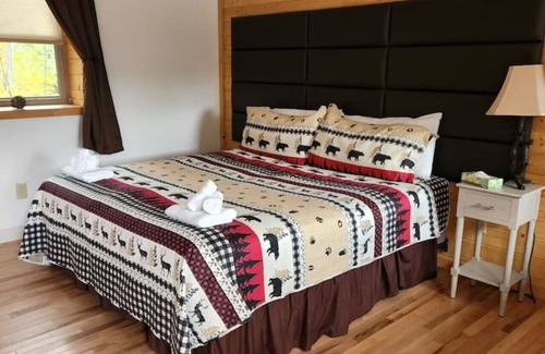 Bethlehem Complejo | Cherry Lodge: Cozy King Room Retreat