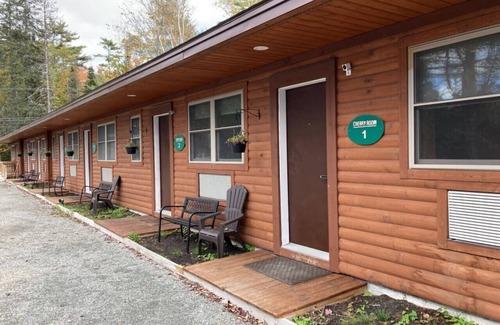 Bethlehem Complejo | Cherry Lodge: Cozy King Room Retreat