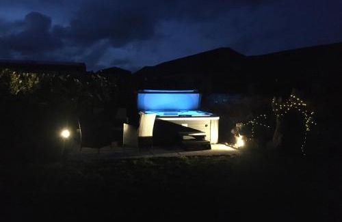 Aldborough Casa | Chestnut Barn, North Norfolk with private hot tub & close to beaches