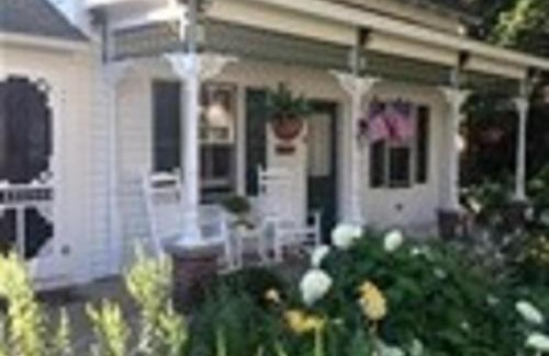 Downtown Casa | Chestnut Cottage LLC