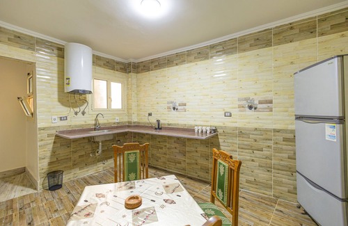 Al Haram Alquiler De Eote | Chez l’ami hotel. It’s a family house that has the view of the 3 pyramids.