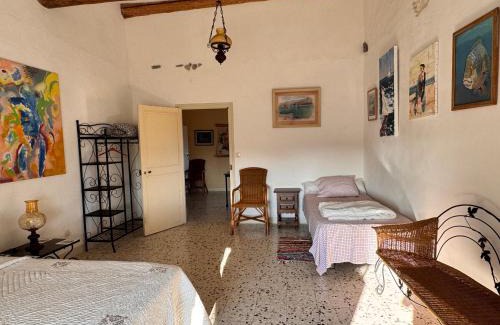 Servian Casa | Chez les artistes