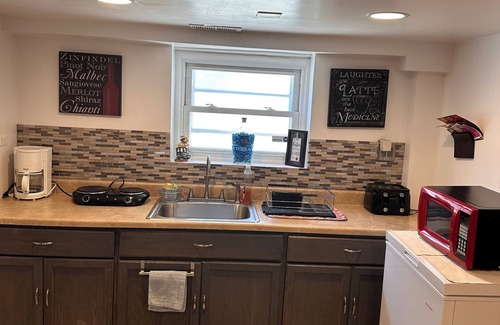 Archer Heights Casa | Chic 1-bedroom apartment in fabulous Chicago with AC