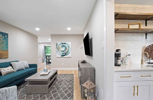 Clinton Township Condominio | Chic Cozy 1-bedroom condo with WiFi, AC in welcoming Clinton Township