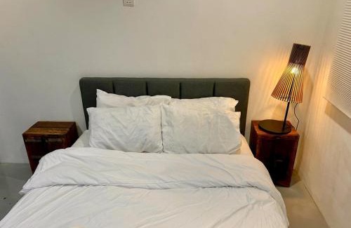 Tunku Apartamento | Chic Designer Bedroom in Shared Bungalow near LRT SS1 PJ