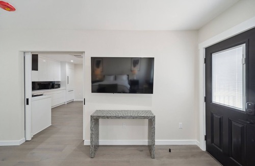 Floral Park Casa | Chic Executive - Historic Floral Park Guest House 1 Bedroom Bungalow by Redawning