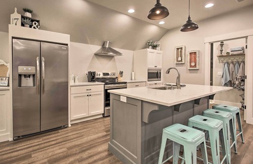 McMinnville Casa | ¡NUEVO! Chic Farmhouse w / Creek: Heart of Wine Country