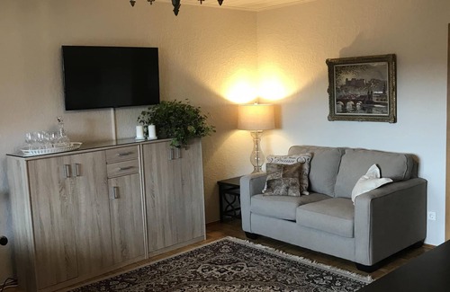 Hirschhorn Apartamento | Chic furnished apartment in a beautiful location with gardens and a view.