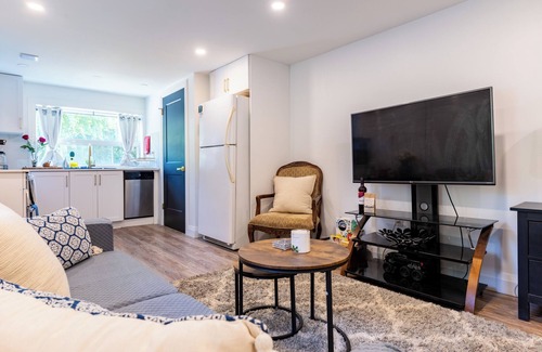 Halton Regional Municipality Apartamento | Chic Hotel-Style Retreat by Toronto Premium Outlets