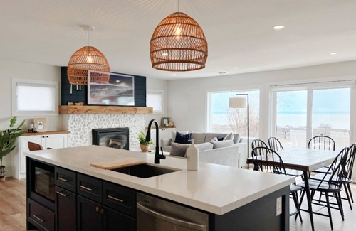 Turkey Point Cabaña | Chic Lake Front Cottage on Cedar