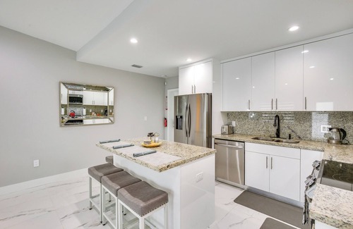 North Miami Casa | Chic North Miami House ~ 7 Mi to Hard Rock Stadium