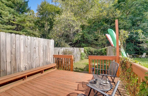Millvale Apartamento | Chic Pittsburgh Townhome w/ Private Deck!