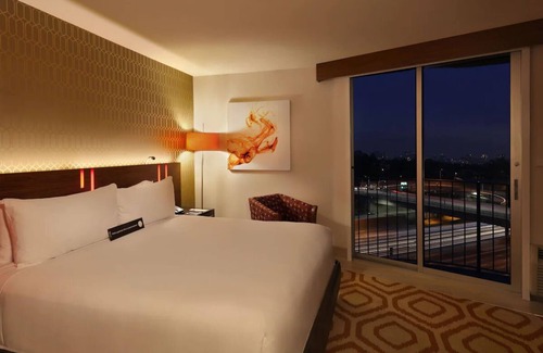 Los Angeles Hotel | Chic Room for a Relaxing Stay! Rooftop Dining, Outdoor Pool, LA Skyline Views!