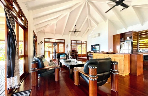 Savusavu Villa | Villa elegante, tranquila y aislada frente a la playa (su propio resort privado)