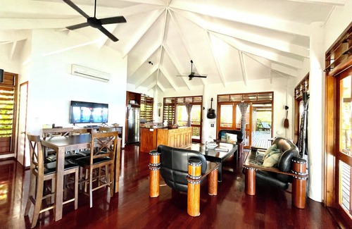 Savusavu Villa | Villa elegante, tranquila y aislada frente a la playa (su propio resort privado)