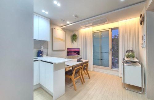 Hapjeong-dong Apartamento | Chic Stay 홍대 합정 신촌 # 최대8인 # 신축 엘리베이터 # 무료짐보관 # 무료주차