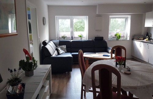 Scholderup Apartamento | Chic vacation home, nestled in the beautiful Schleil landscape, 53 square meters of living space, for up to 4 people plus toddler. Facilities: Baby crib, beautiful garden area with play facilities and covered barbecue and smoking area, fly screens...