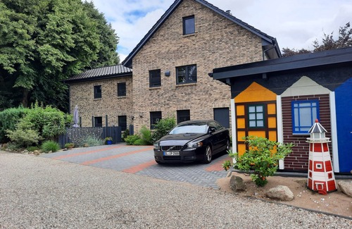 Scholderup Apartamento | Chic vacation home, nestled in the beautiful Schleil landscape, 53 square meters of living space, for up to 4 people plus toddler. Facilities: Baby crib, beautiful garden area with play facilities and covered barbecue and smoking area, fly screens...