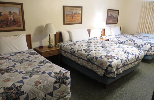 Custer Hotel | Chief Motel