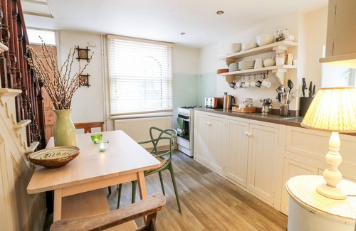 Wirksworth Casa | CHURCH HOUSE, family friendly, with a garden in Wirksworth