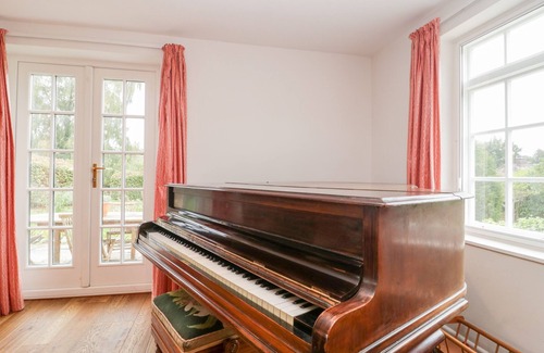 Swallowcliffe Cabaña | Vista de la iglesia, TISBURY