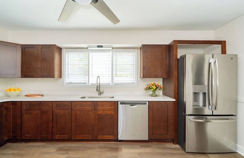 Bridgeport Casa | Churchill Charm| Firepit | Central | 3BR 1BA