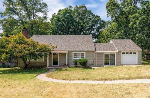 Bridgeport Casa | Churchill Charm| Firepit | Central | 3BR 1BA