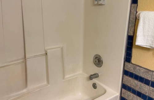 Hollister Hotel | Cinderella Motel