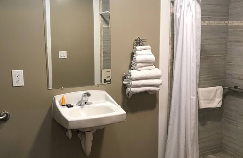 Corona Hotel | Circle City Inn